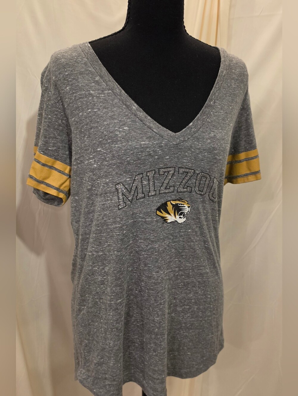 Mizzou Missouri Tigers GIII For Her V-Neck Tee Womens Large Grey Varsity NCAA